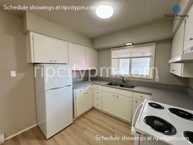 Building Photo - 21723 SE Alder Dr