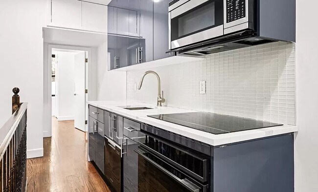 Building Photo - 519 East 6th Street
