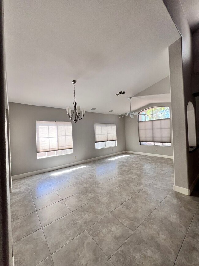 Foto del edificio - Ahwatukee beauty with a pool! 3 bedroom ++