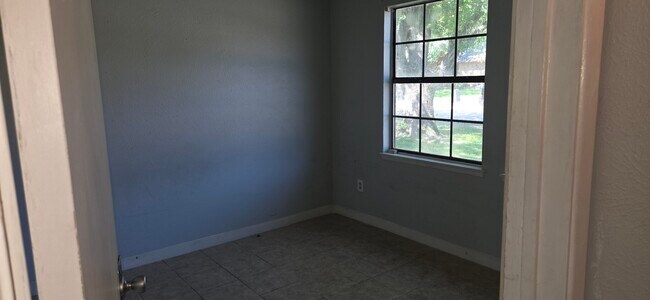 Foto del edificio - 5620 Hollow Pines Dr