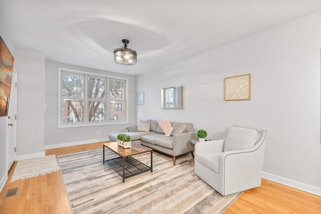 Foto del edificio - 1044 N California Ave