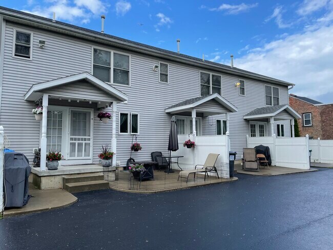 Building Photo - 14 Corning St