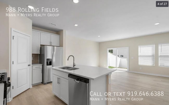 Building Photo - 988 Rolling Flds Dr