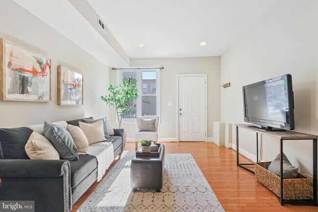 Building Photo - 3036 Hudson St