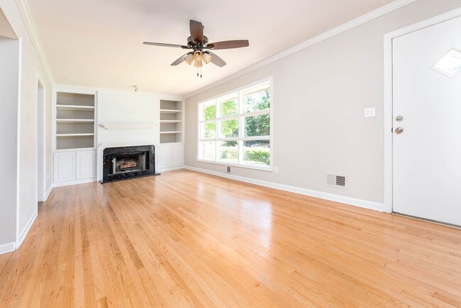 Foto del edificio - 3840 Hillcrest Dr SE