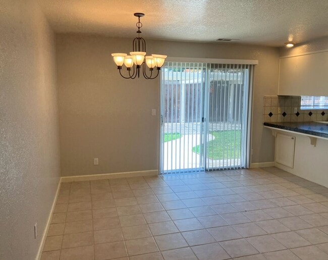 Building Photo - 1113 Wildflower Dr