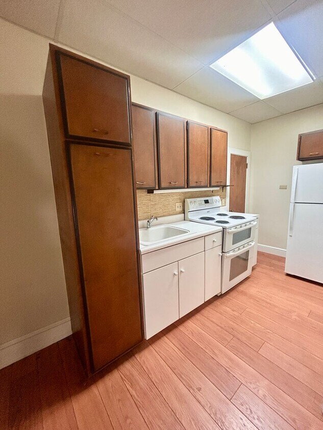 Foto principal - 711 E Orange St