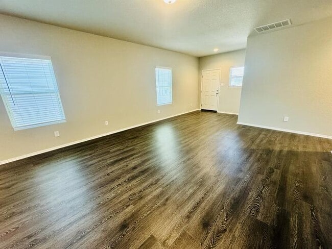 Building Photo - 5936 Olson Bluffs