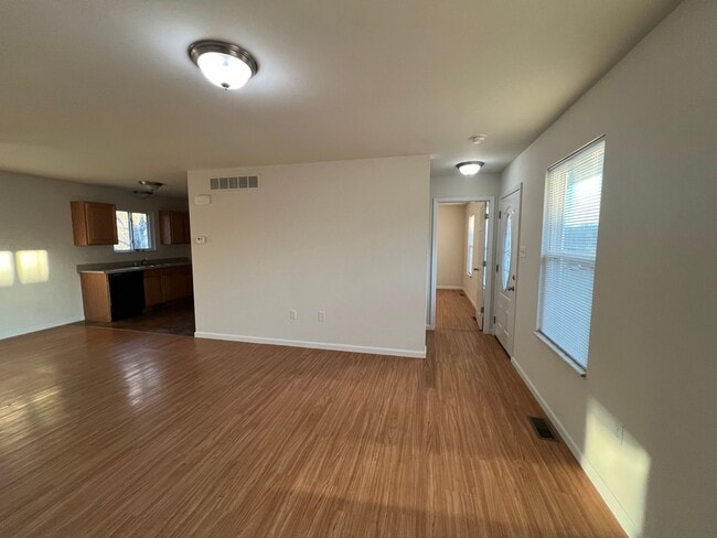 Foto del edificio - 3 Bedroom 2 bath 2 car garage house