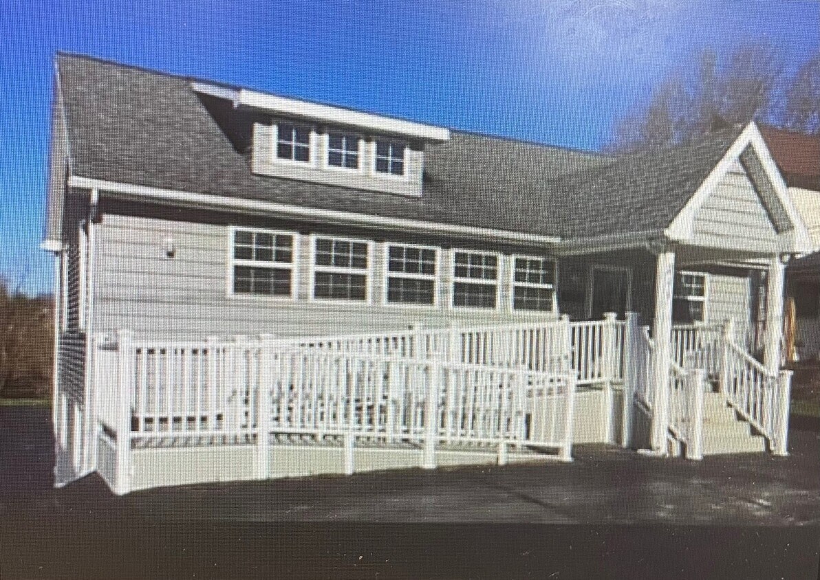 711 N Leroy St Unit 1, Fenton, MI 48430 711 N Leroy St Fenton, MI