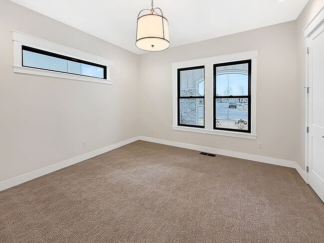 Foto del edificio - New Construction 4-Bedroom Home in Eagle’s Centerra Community Near Downtown, Trails & Shopping wi...