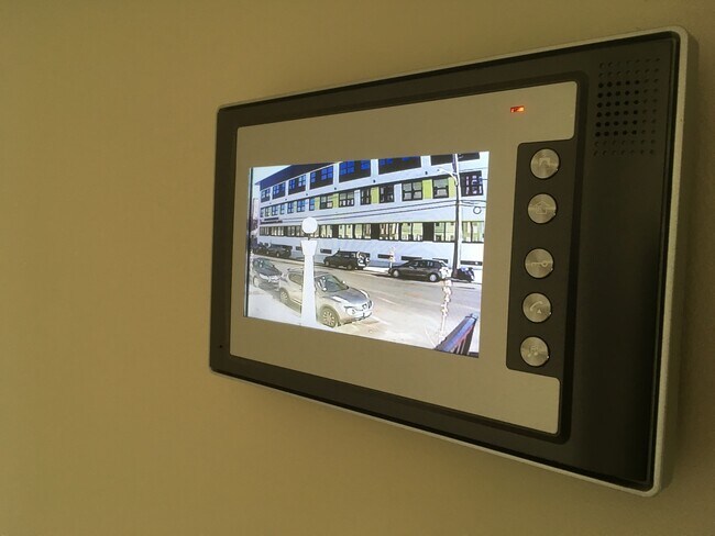 Foto del edificio - NY Style Townhome 3br/2ba in Gated Community with Garage Parking