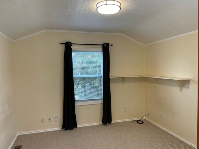 Building Photo - Albany -Charming 3 Bed 2 Bath- House  in a...