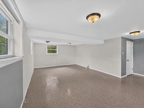 Foto del edificio - 126 Oaklawn Ave