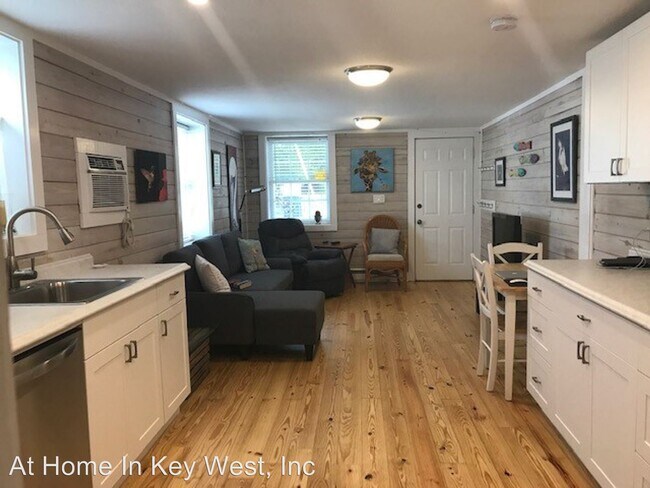 Building Photo - 1 br, 1 bath House - 716-B Emma Street