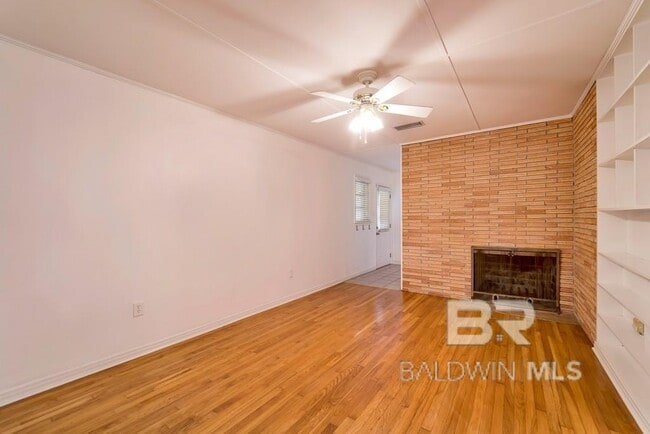 Building Photo - 359 Wisteria St