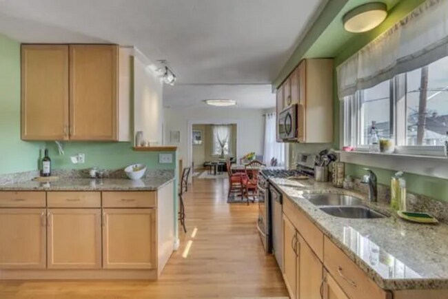 Building Photo - 22 Martin St