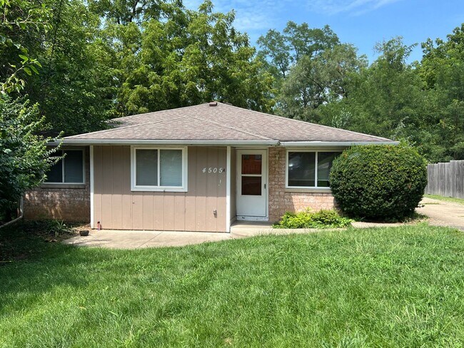 Building Photo - 4505 NE Scenic Dr