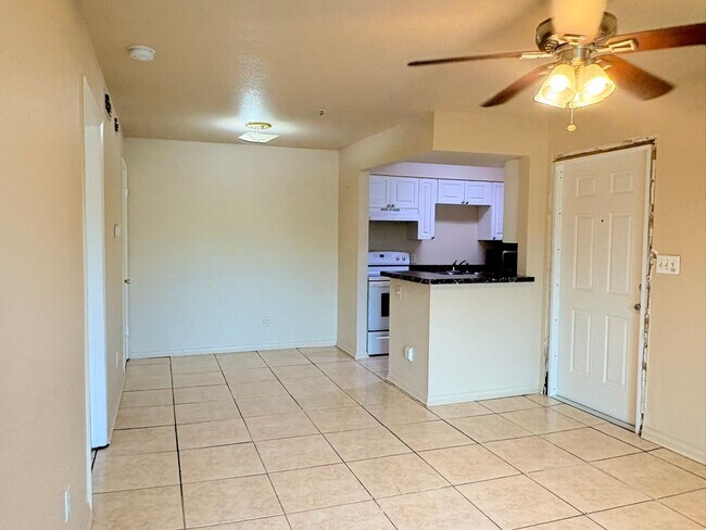 Building Photo - 2937 Winkler Ave