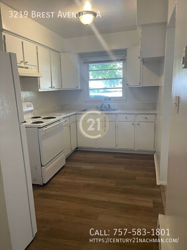 Foto del edificio - 3219 Brest Ave