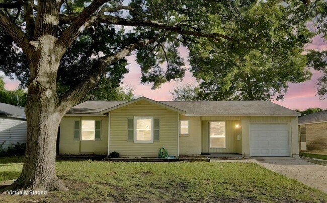 Foto del edificio - 1404 Meadowcrest Dr