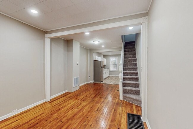 Building Photo - Newly Renovated!