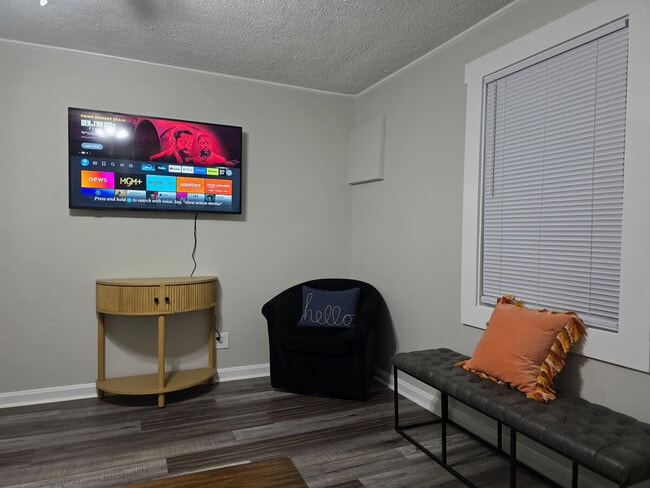 Building Photo - 128 Forest St