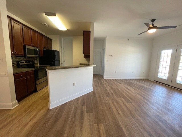 Kitchen/Living Room - 2013 Silvercrest Dr