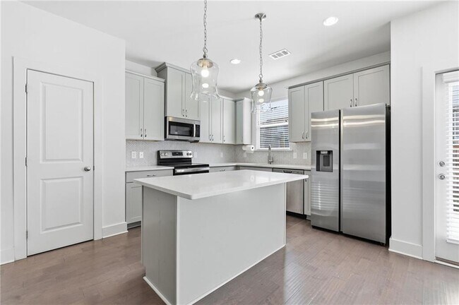 Foto del edificio - 6413 Shalks Xing Dr