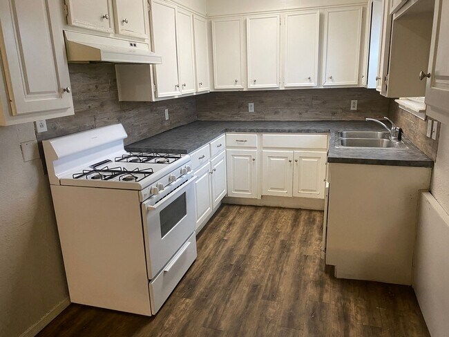 Building Photo - Cute 2-Bedroom Down the Street from Texas Tech!