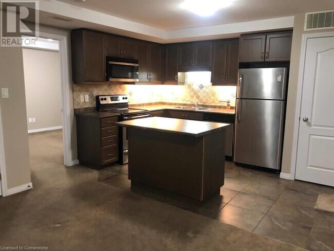 Photo du bâtiment - 1460 Highland Rd W