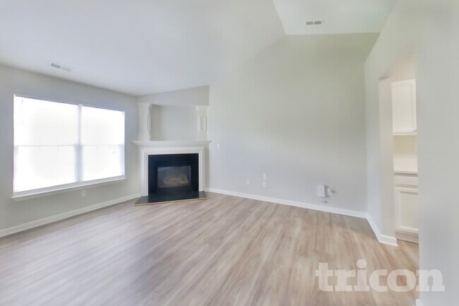Foto del edificio - 10203 Green Hedge Ave