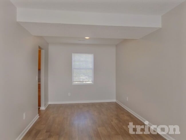 Building Photo - 175 Cascade Dr