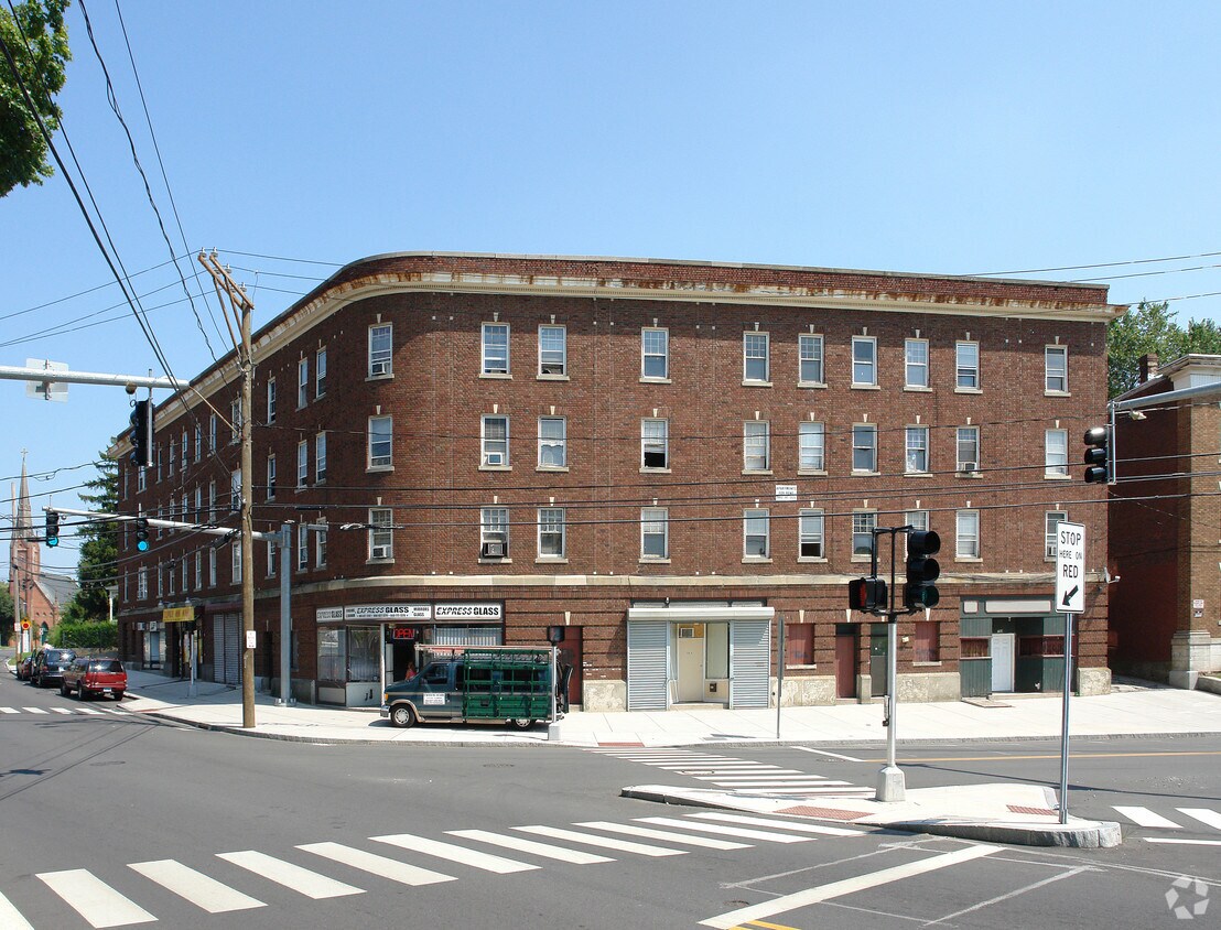 Primary Photo - 38-44 Rockwell Ave