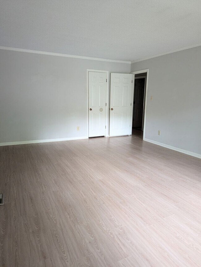 Building Photo - 2213 Stayman Cir