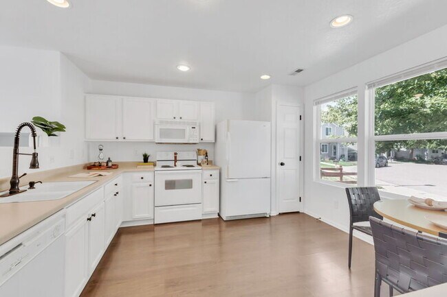 Foto del edificio - 11898 W Tufts Pl