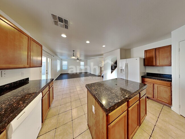 Building Photo - 2232 W Vineyard Plains Dr