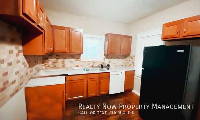 Foto del edificio - 13121 Cedar Rd