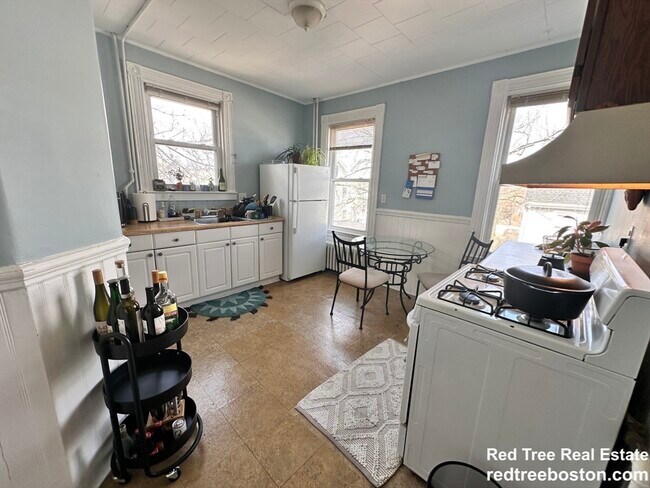 Building Photo - 4 Montcalm Ave
