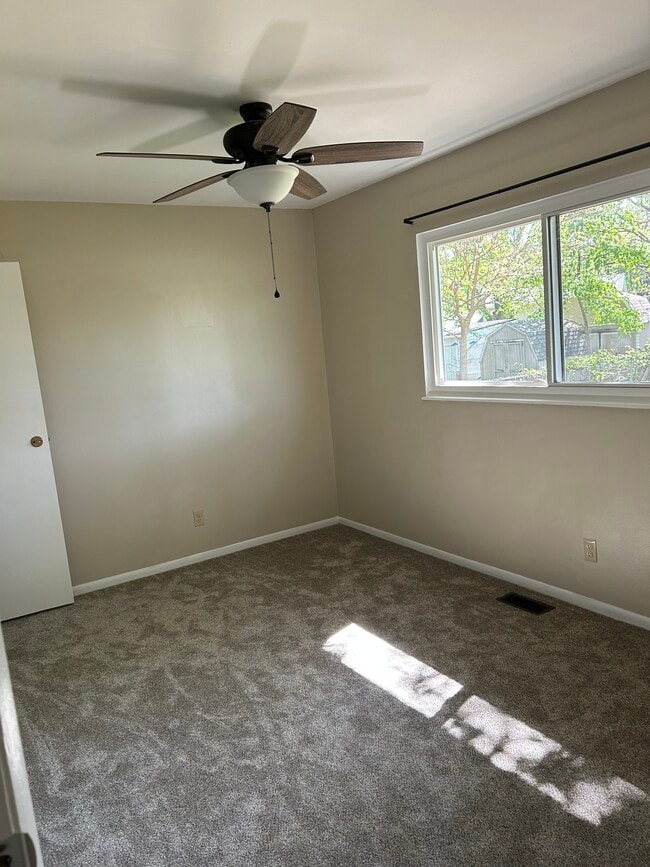 Building Photo - 305 Waverly Dr