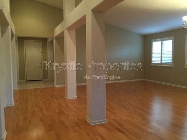 Building Photo - 510 Pyramid Ct