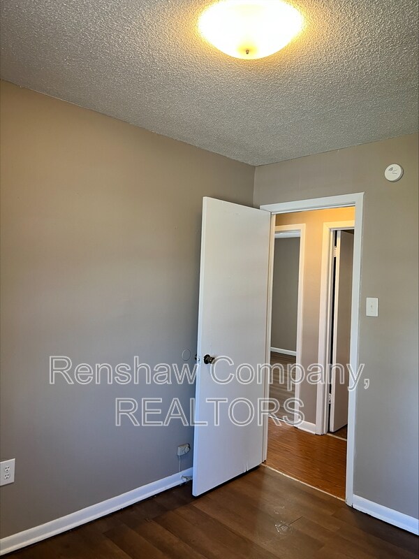 Foto del edificio - 1539 Defoe Rd