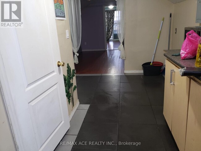 Building Photo - 7098 Goreway Dr