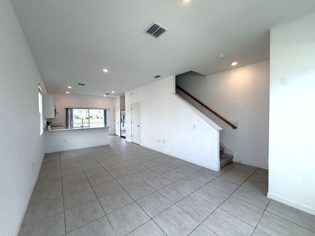 Foto del edificio - Westview End Unit Townhome