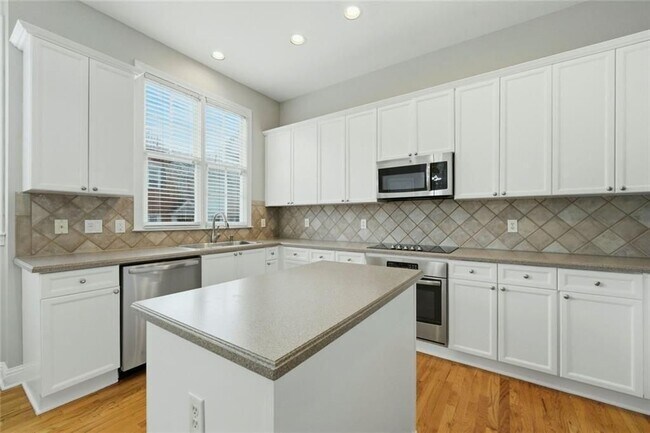 Foto del edificio - 319 Creekbank Way SE