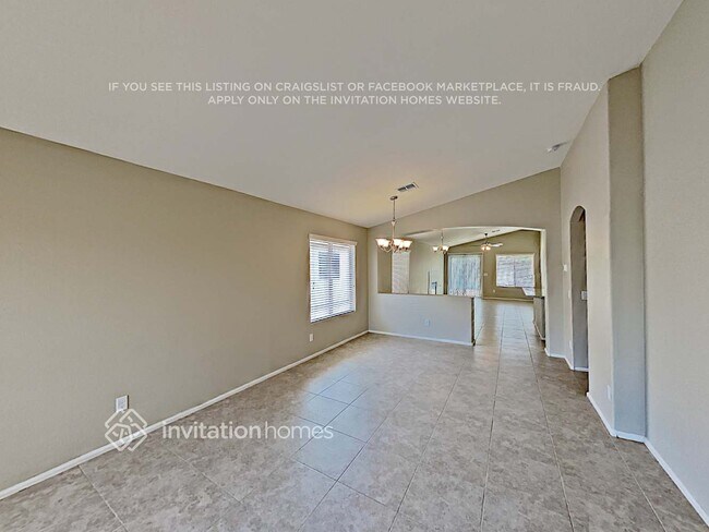 Building Photo - 1135 E Vernoa St