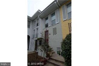 Building Photo - 206 G St SW
