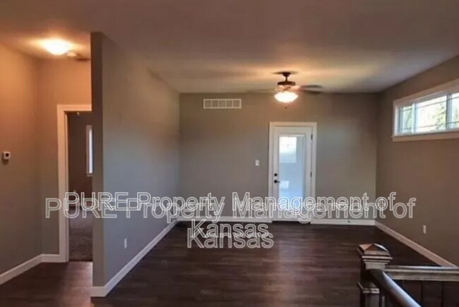 Building Photo - 4425 SE Gemstone Ln