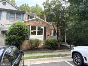 Building Photo - 7937 Valleyfield Dr