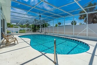 Building Photo - 94 Ivanhoe Dr